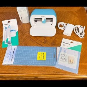 Cricut joy - comes with extras!